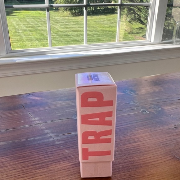 New in Box Jeffree Star Velvet‎ Trap Lipstick in Unicorn Blood dark matte red - Picture 5 of 7